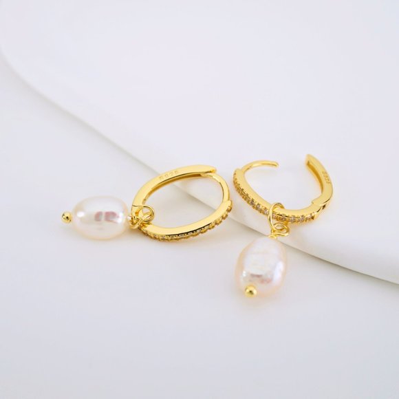 Erica Small Elongated Huggie Hoop Baroque Pearl Drop Clear Crystal Gold S925 - Picture 3 of 5